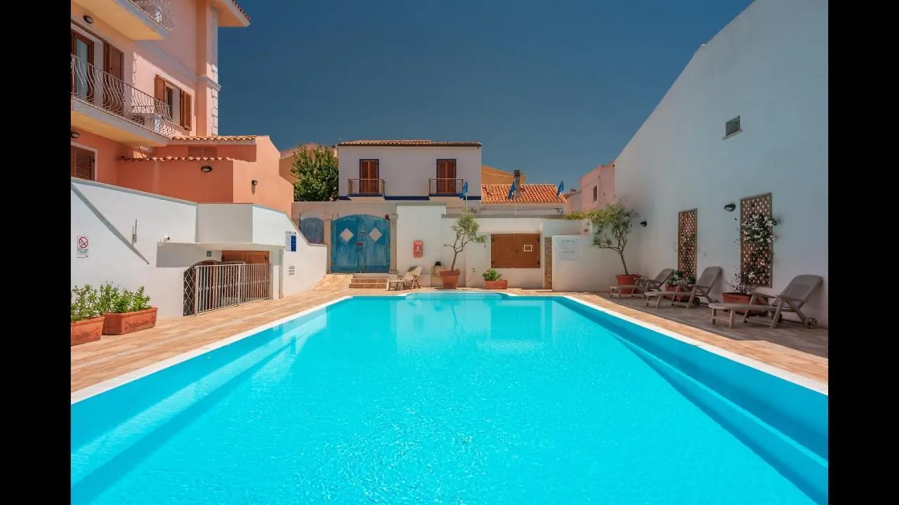 Relaxing Cristal Bedroom Apartment Sleeps 5 Num1500 Santa Teresa Gallura 0*,  Itálie