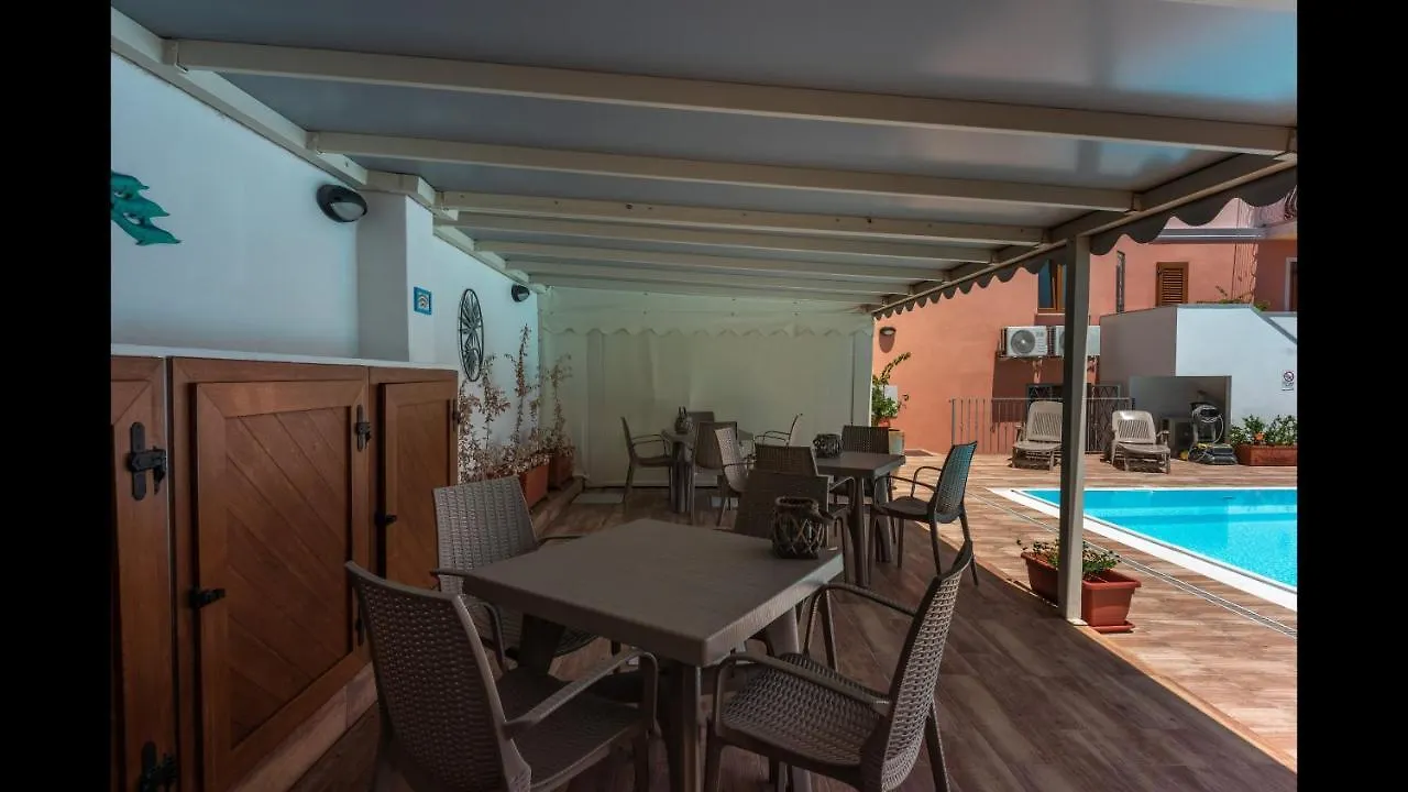 Relaxing Cristal Bedroom Apartment Sleeps 5 Num1500 Santa Teresa Gallura